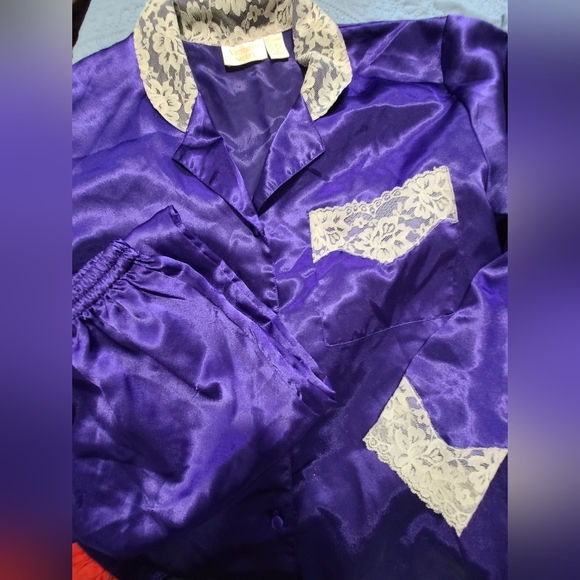 Vintage gold lable Victoria's secret jammie set satin purple - Picture 2 of 13